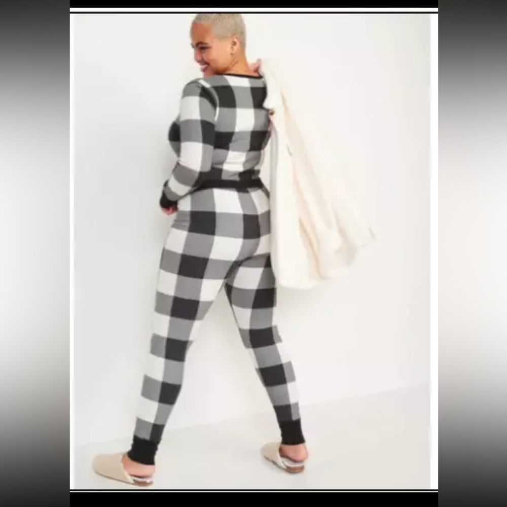 NEW Old Navy women’s thermal XS holiday pajama pants sleep plaid black white pjs - Picture 2 of 4
